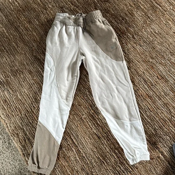 Alo Yoga Make Waves Sweatpants- XXS - Picture 2 of 4